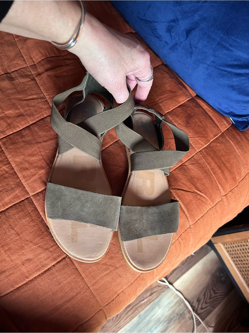 Sorel Olive Suede Crisscross Strap Sandals size 9.5